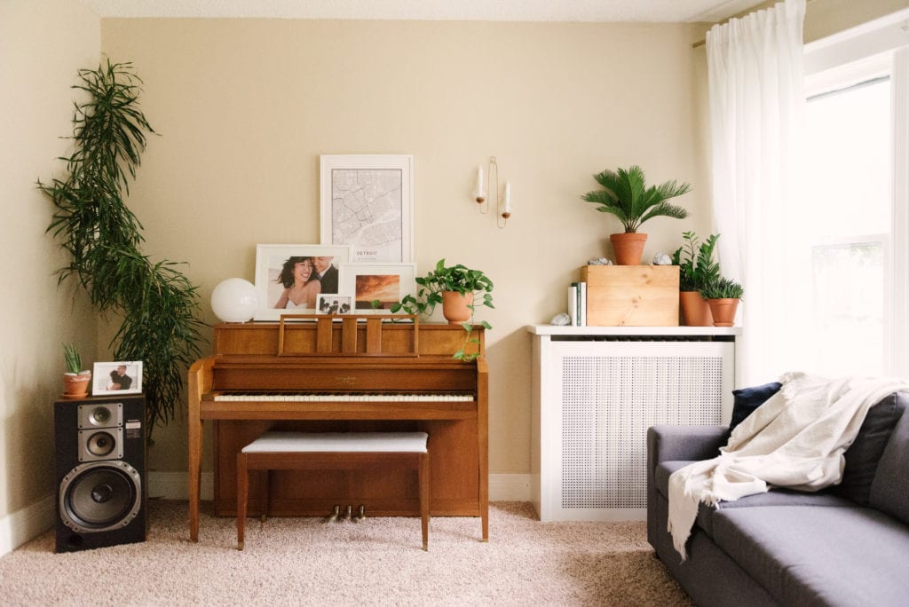 Serie Plant Life: una casa moderna minimalista de mediados de siglo en Detroit