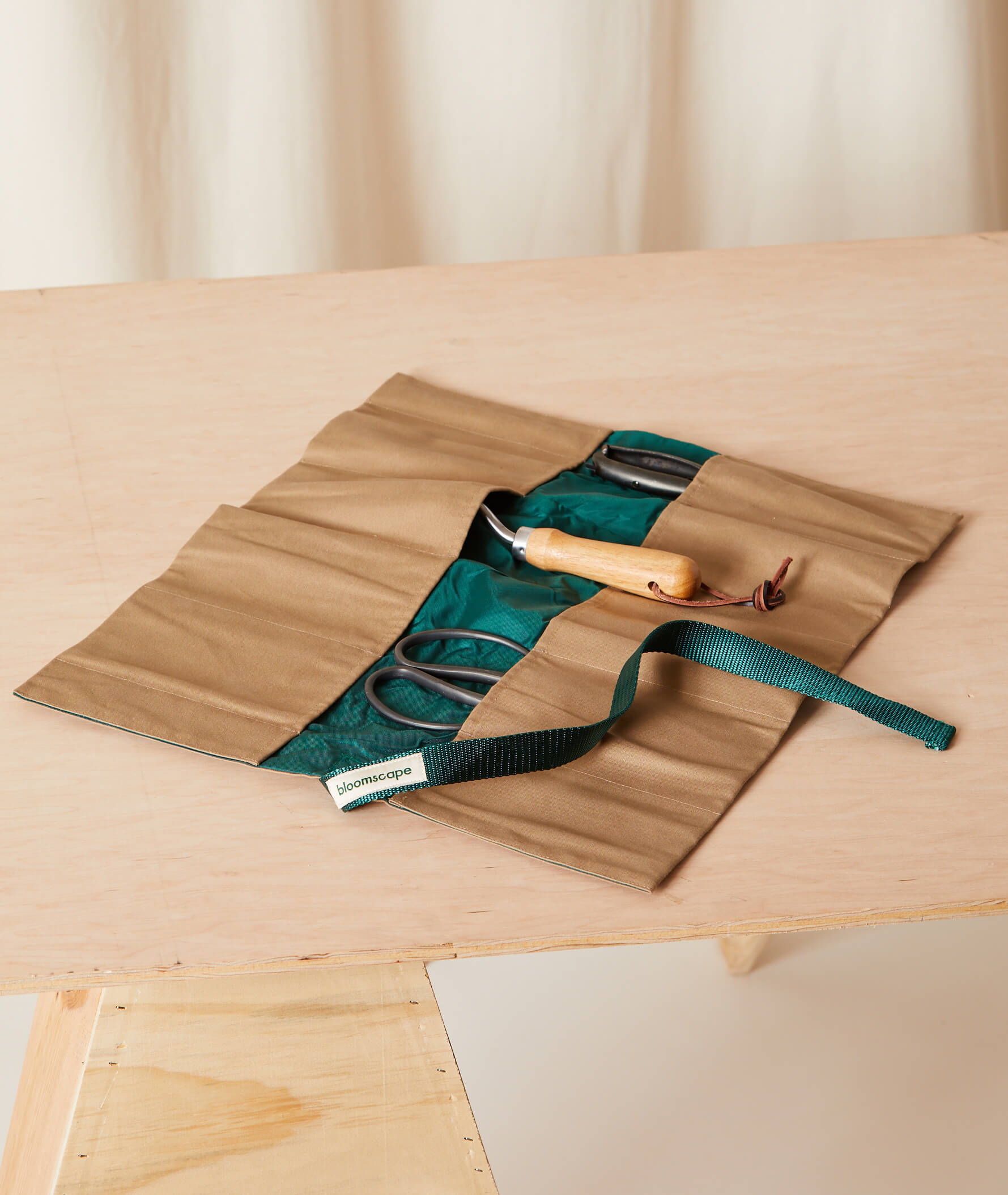 bloomscape_tool-roll_packed