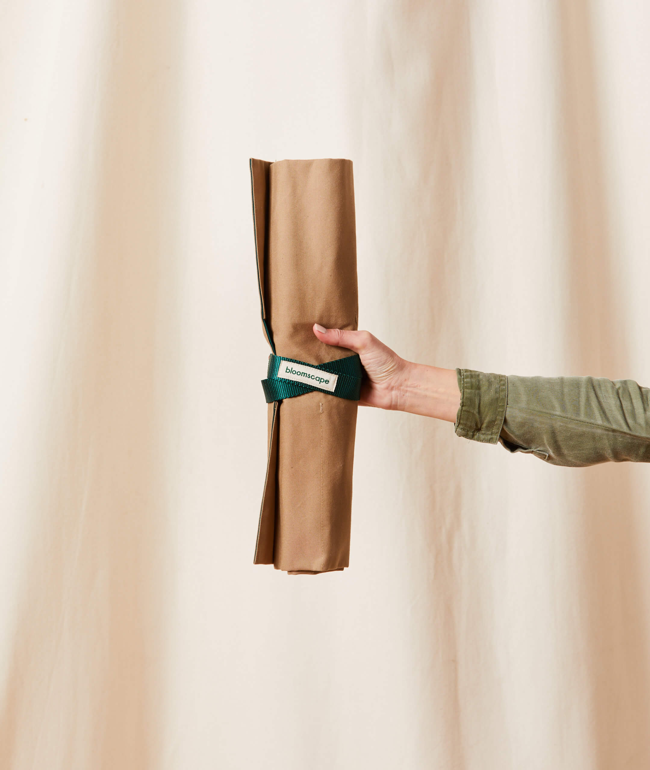 bloomscape_tool-roll_person1