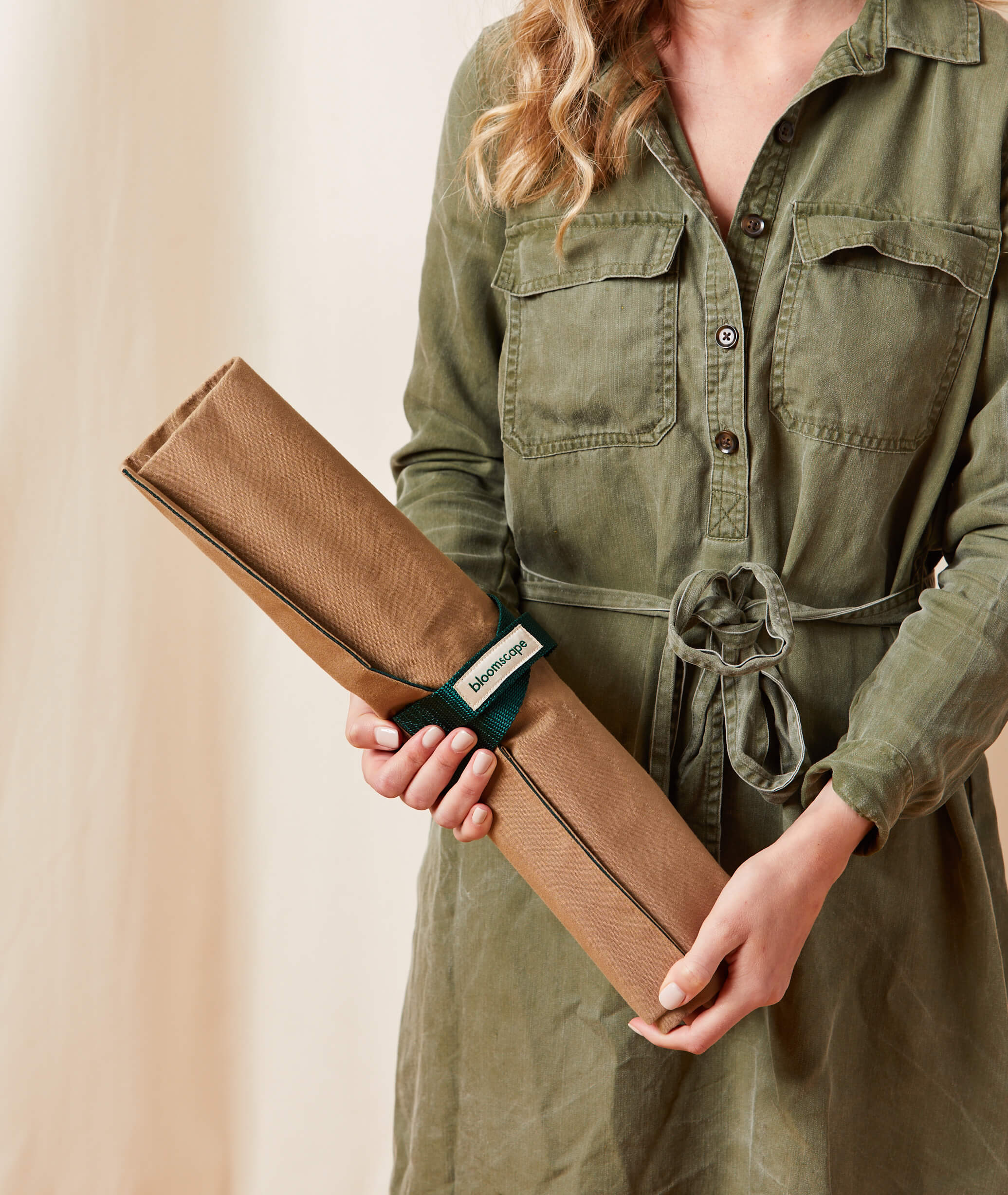 bloomscape_tool-roll_person2