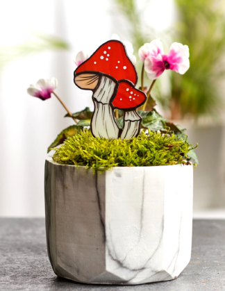 mushroom pot stake
